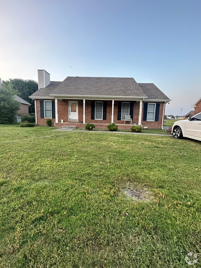 Oakland Farms Apartments for Rent with a Garage Springfield, TN 1