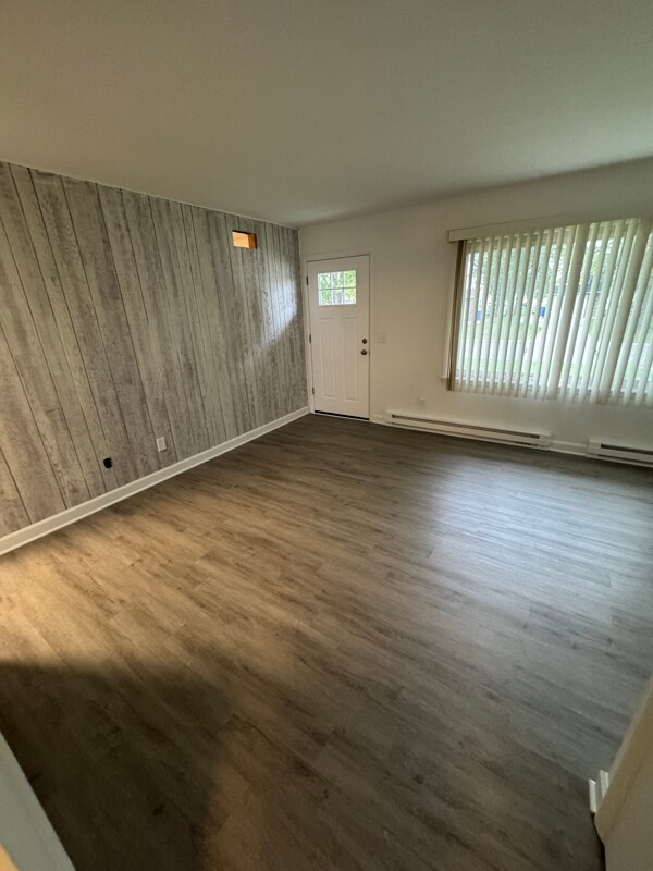 Foto principal - 717 W Oakley Ave