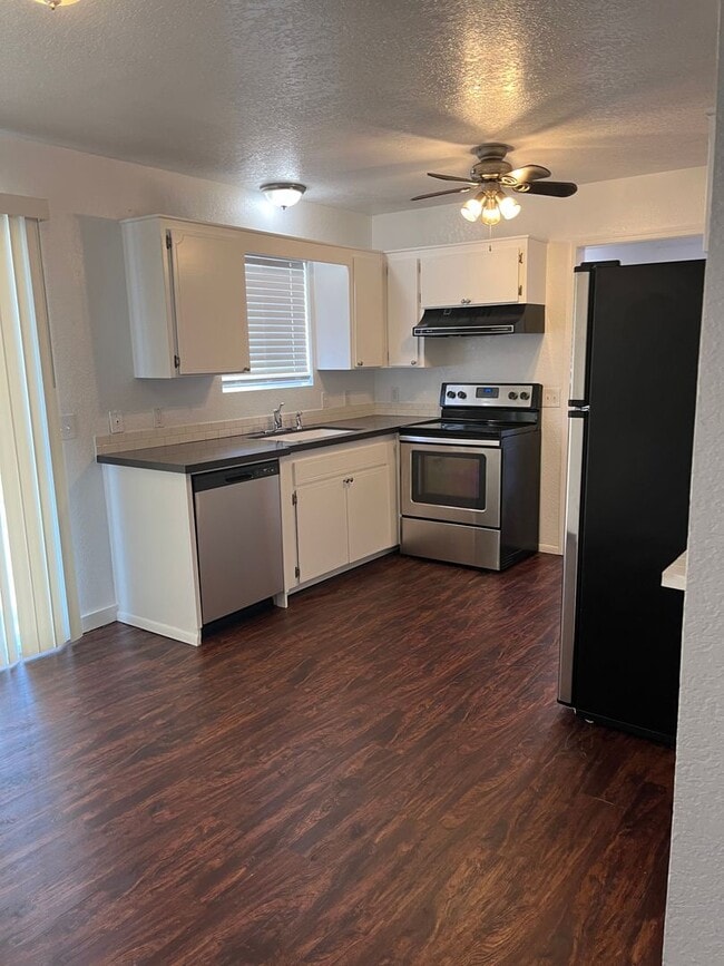 Building Photo - ***4 BEDROOM/2 BATHROOM IN PRESCOTT VALLEY***