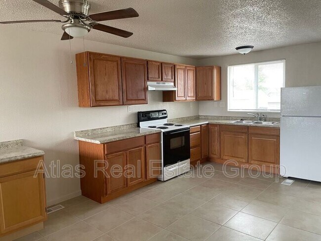 Building Photo - 5160 Deephaven Ct