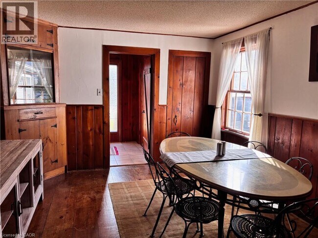 Building Photo - 8 Highland Ave