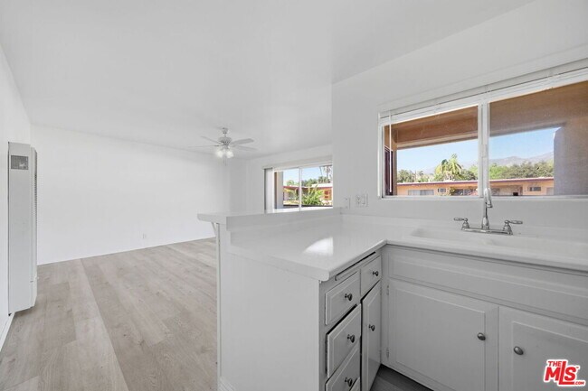 Foto del edificio - 1293 Garfield Ave