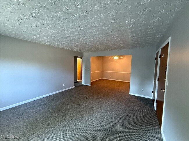 Foto del edificio - 52 Southwoods Ave