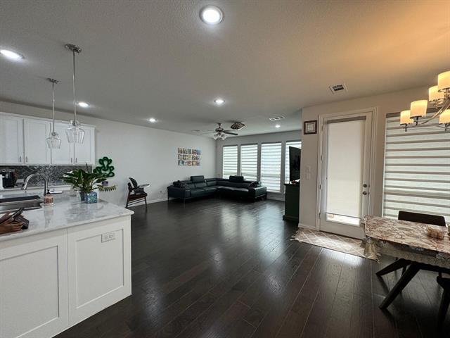 Building Photo - 633 Somerset Dr
