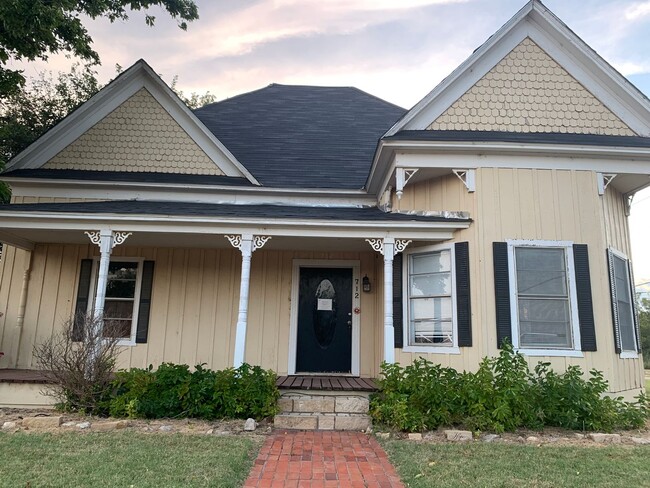 Building Photo - Charming Home in Hamlin!