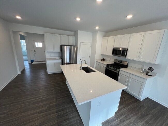 Building Photo - 8611 White Oaks Ct