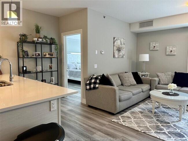 Photo du bâtiment - 728 Brownstone Dr