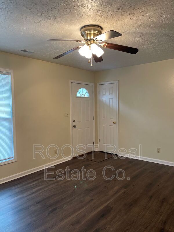 Building Photo - 641 Siebert St.