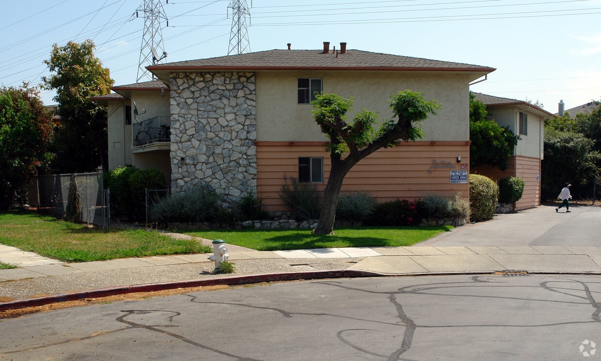 Building Photo - 681 Bellflower Ave