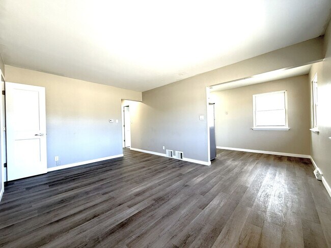 Foto del edificio - 11027 W Hampton Ave