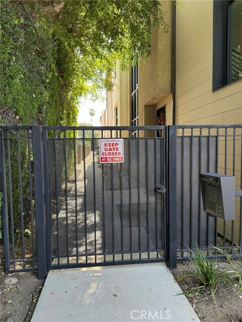 Building Photo - 507 N Santa Anita Ave