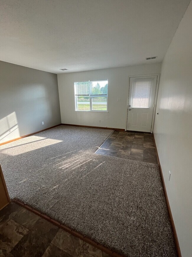 Building Photo - 7623 48th Ave