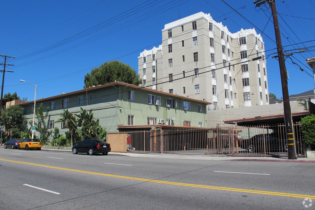 Edificio - 1304 N Hayworth Ave