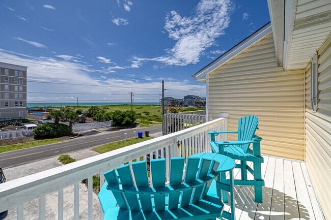 Foto del edificio - FULLY FURNISHED OFF-SEASON RENTAL - AVAILABLE MID-JANUARY THROUGH APRIL 1ST