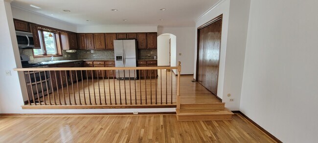 Building Photo - 729 S McKinley Ave