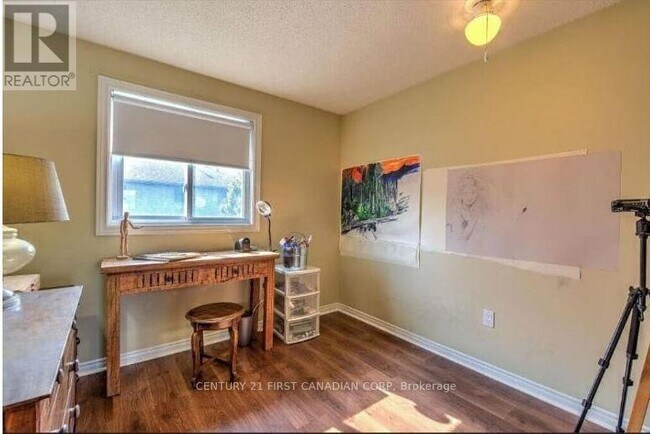 Building Photo - 511 Admiral Dr