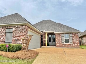 Building Photo - 718 Chambord Dr