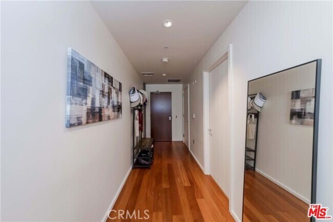 Foto del edificio - 1155 S Grand Ave