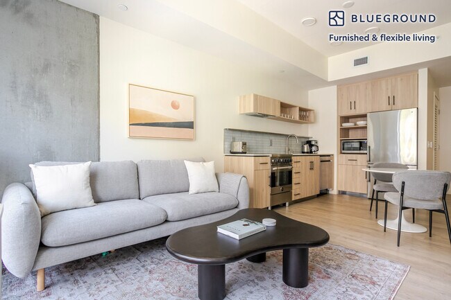 Foto del edificio - 6390 De Longpre Ave