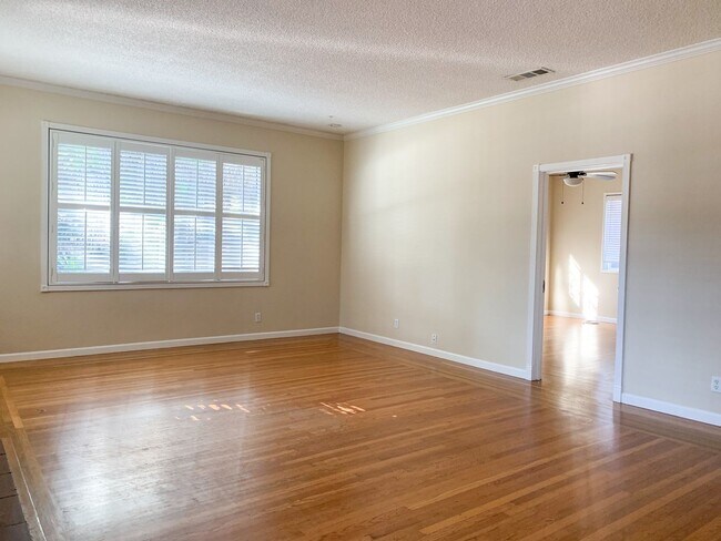 Building Photo - Exceptional Mountain View Home with Guest Suite Near Downtown