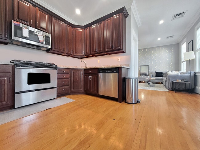 Building Photo - 32 Ward St