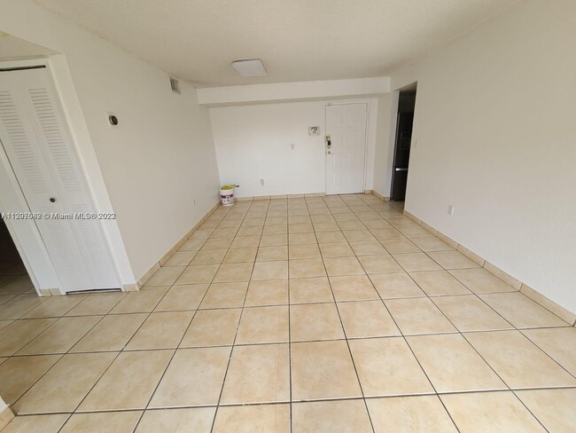 Building Photo - 2735 W 52nd St