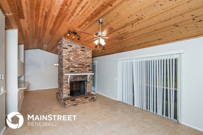 Foto del edificio - 524 Commodore Ave NW