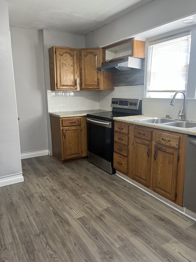 Kitchen 1 - 929 Park Ave