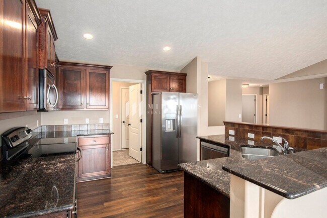 Building Photo - Ranch Townhome in Shadow View