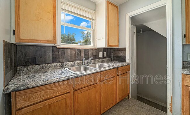 Foto del edificio - 9555 Montrose St
