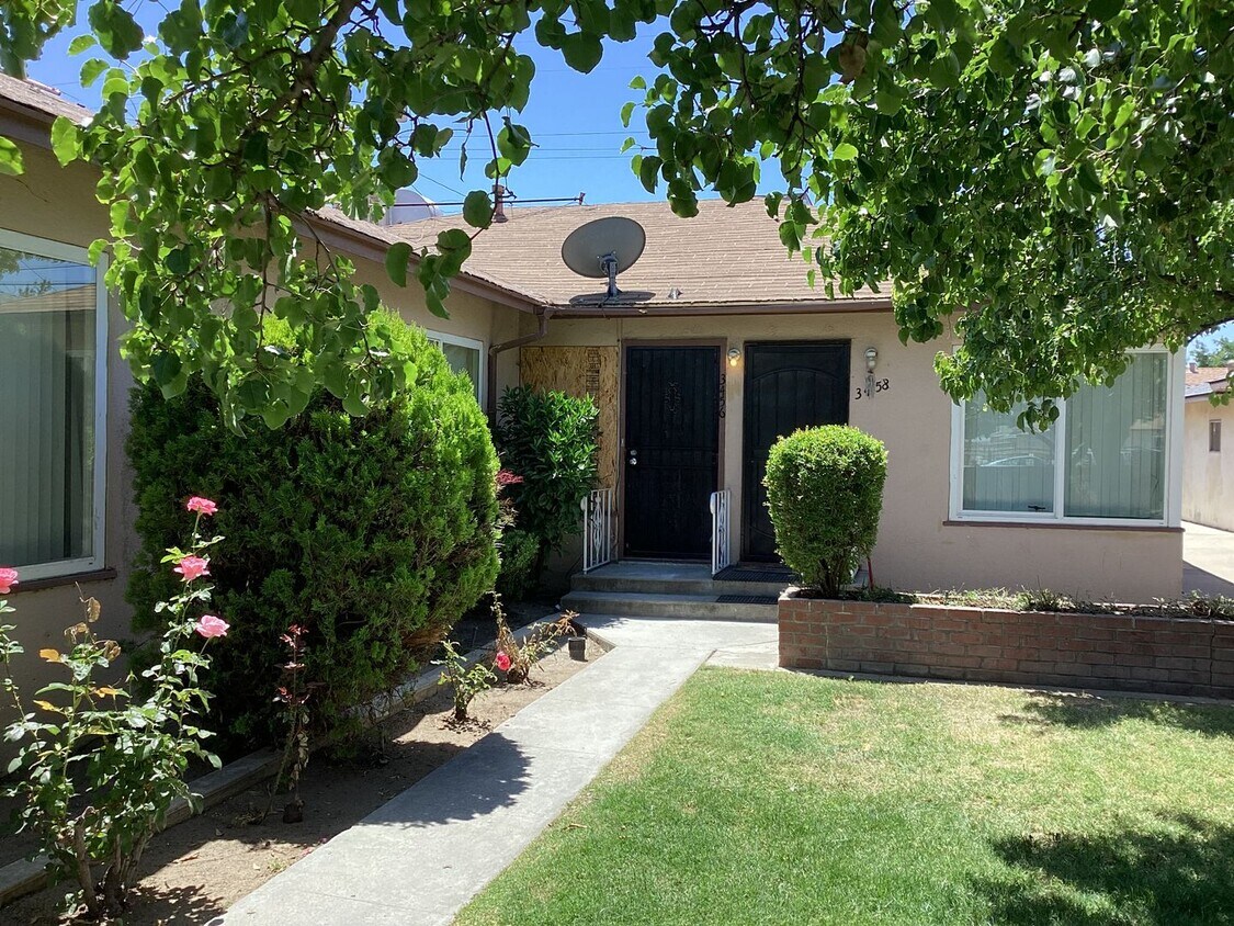 Foto principal - 3452 - 3458 E. Clinton Ave Fresno