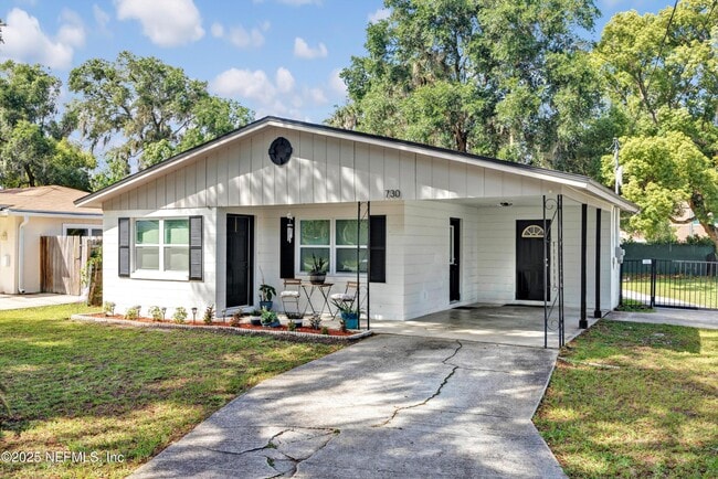 Building Photo - 730 Pine Ave