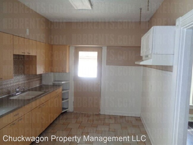 Building Photo - 3 br, 1 bath House - 302 South B Street,