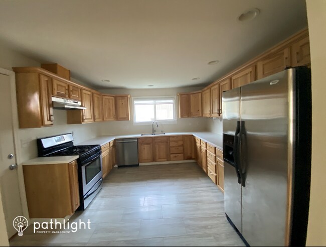 Building Photo - 770 Glenridge Court NE