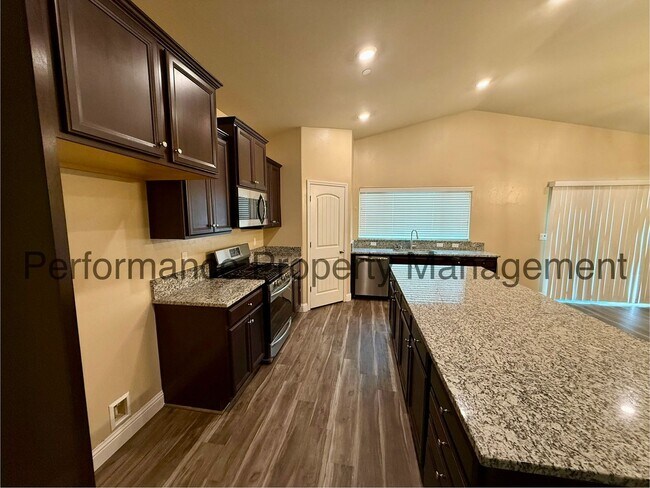 Foto del edificio - Charming 4 Bed/2 Bath SW Home w/ Solar & $0 Deposit Option