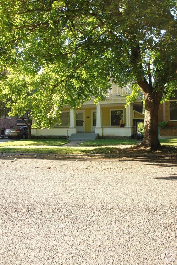 Building Photo - 1424 W 10th Ave