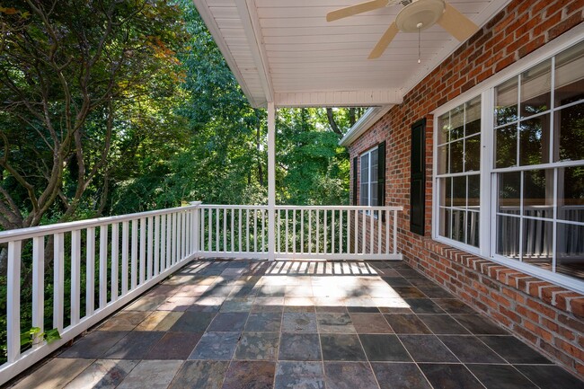 Building Photo - 130 Alpine Ct