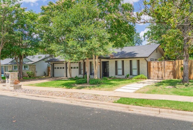 Building Photo - 7002 Whispering Oaks Dr
