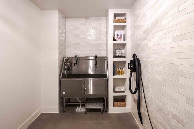 Photo - 2001 E 4th St (Fort Worth, TX)