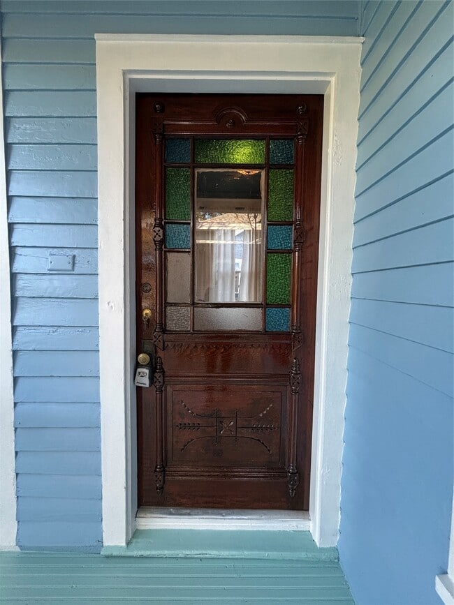 Building Photo - 613 14th St