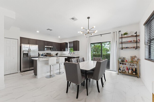 Foto del edificio - 4622 Belgian Ln