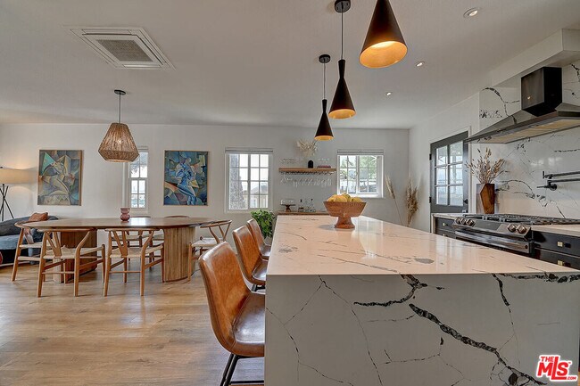 Foto del edificio - 5637 Heatherdale Dr