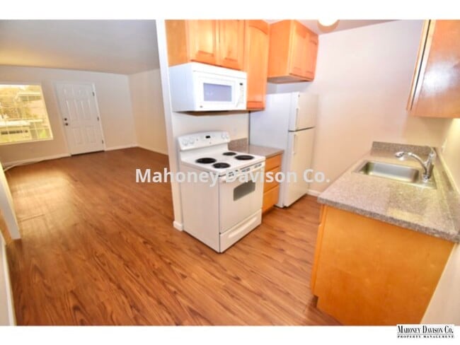 Building Photo - 524 6th St