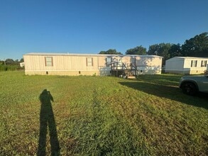 Building Photo - 31 Sycamore Ln