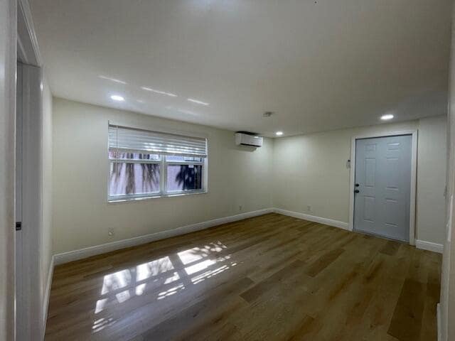 Building Photo - 302 N Tamarind Ave