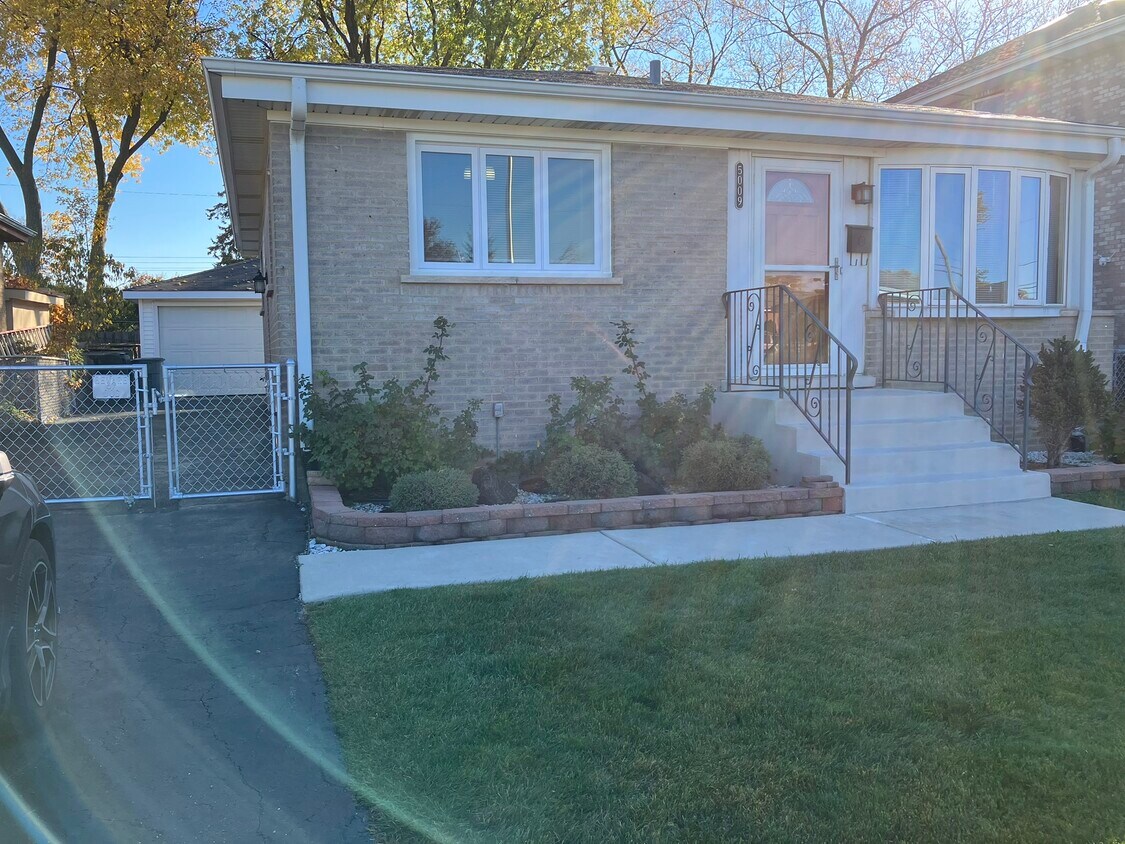 5009 N Overhill Ave, Norridge, IL 60706 House Rental in Norridge, IL