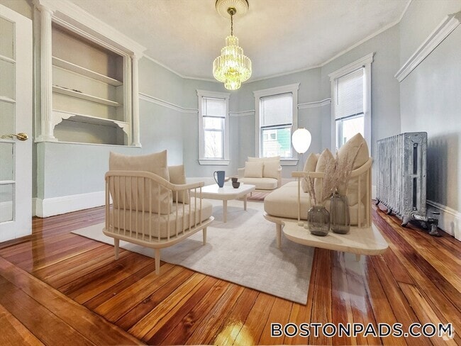 Building Photo - 110 Howland St