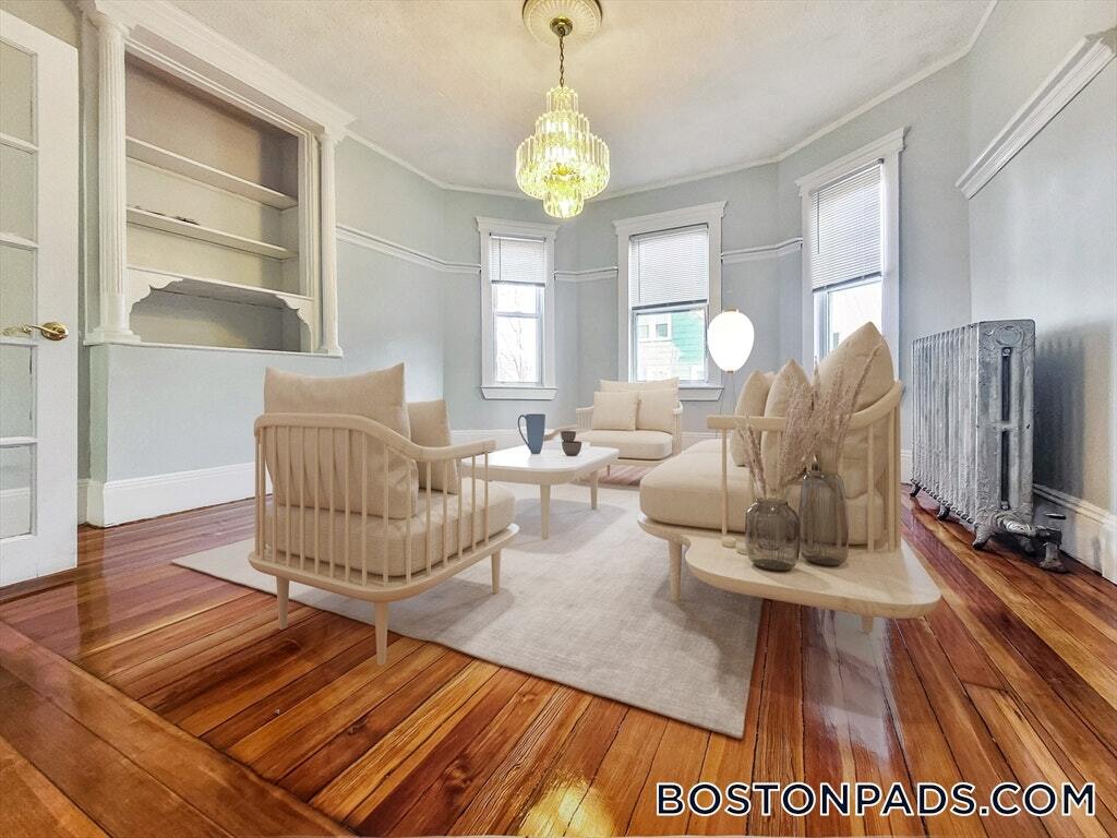 Primary Photo - 110 Howland St