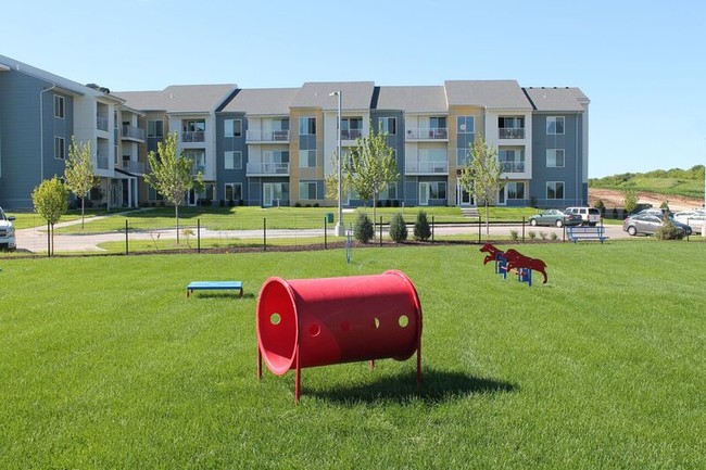 Building Photo - Grand Arbor Reserve