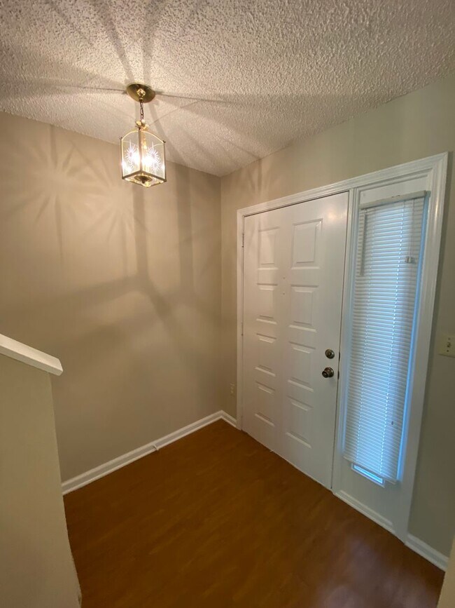 Foto del edificio - Bright & Spacious 2BR Condo in Exclusive Gated Community with Open Living & Sunlit Views